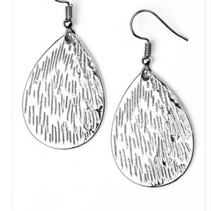 Paparazzi Earrings ❤️ Terra Incognita ❤️ 
Silver Earrings